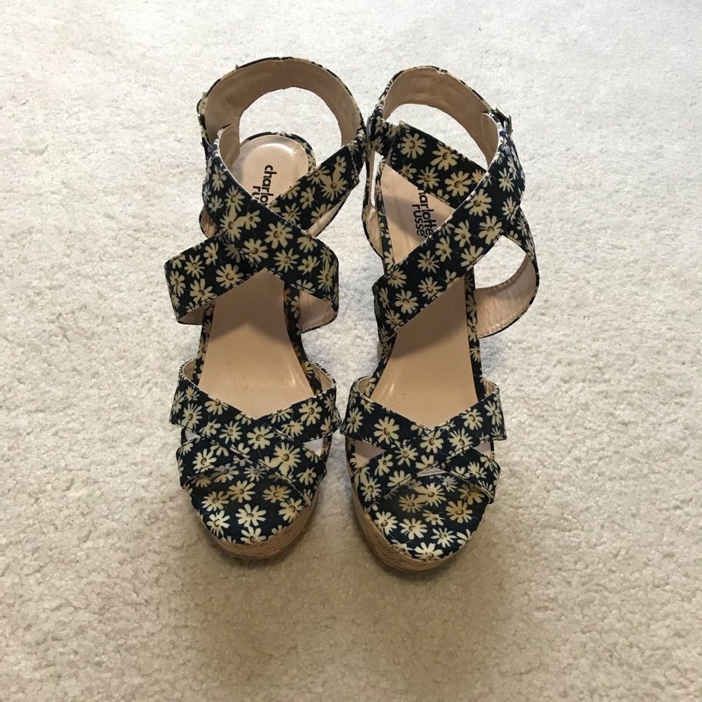 Charlotte Russe daisy wedges